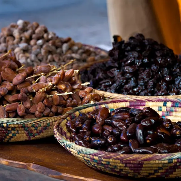 Baskets of loose dates